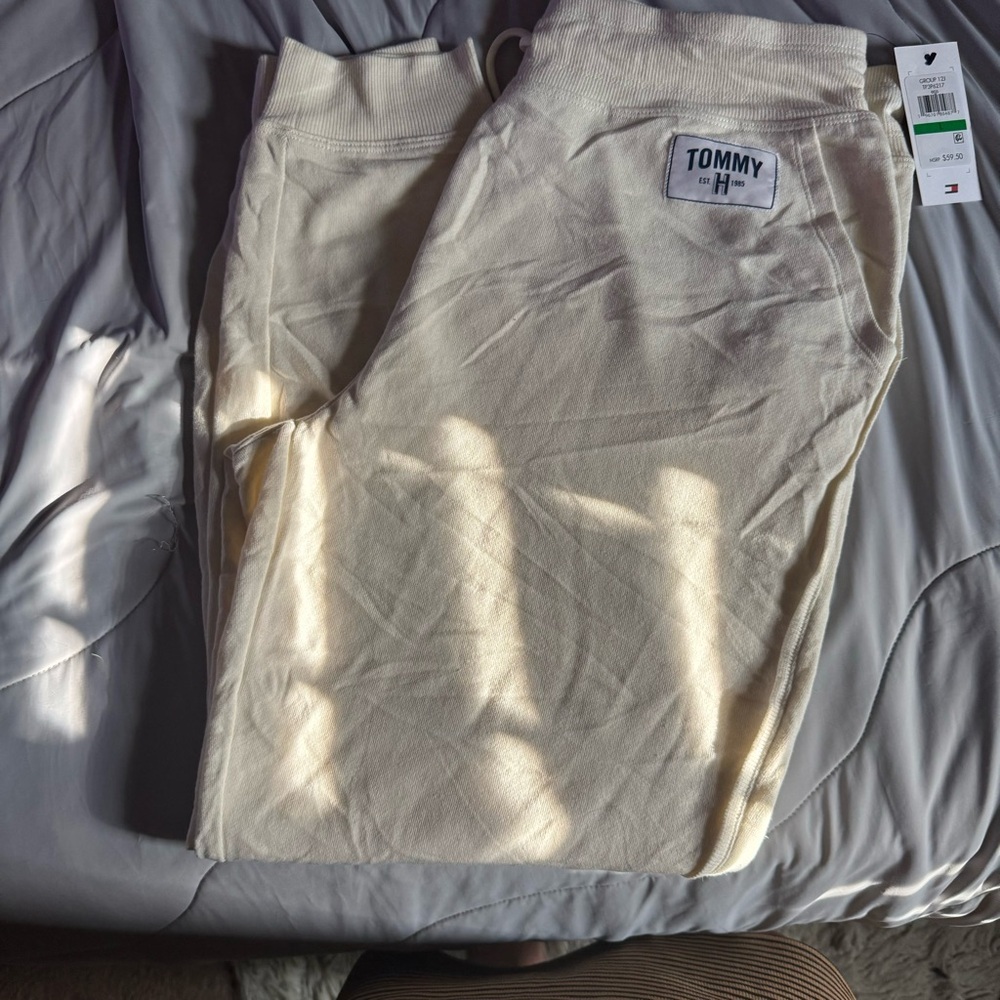 Tommy Hildiger NWT jogger size large - Picture 3 of 4